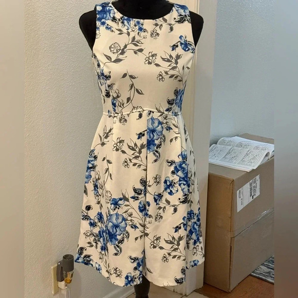 American Living Dresses & Skirts - American Living Blue & White Floral Print Round Neck Sleeveless Midi Dress